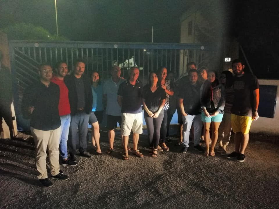 «Basta puzza», protesta dei cittadini davanti al mega depuratore di Gioia