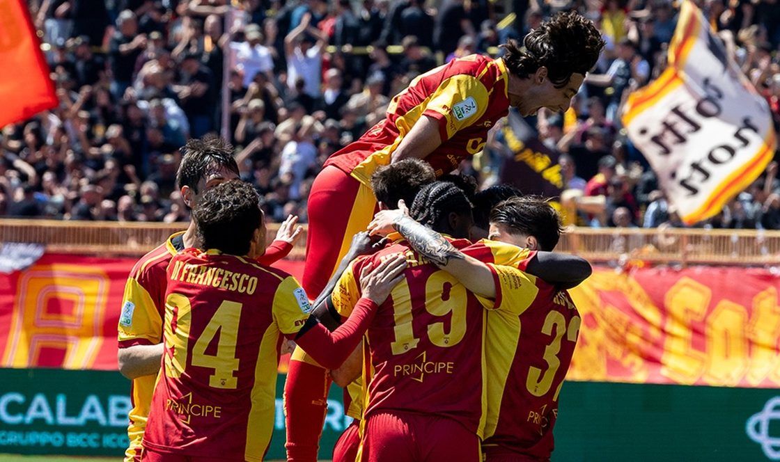 Il Catanzaro cala il poker, Spezia battuto 4-2 al Ceravolo