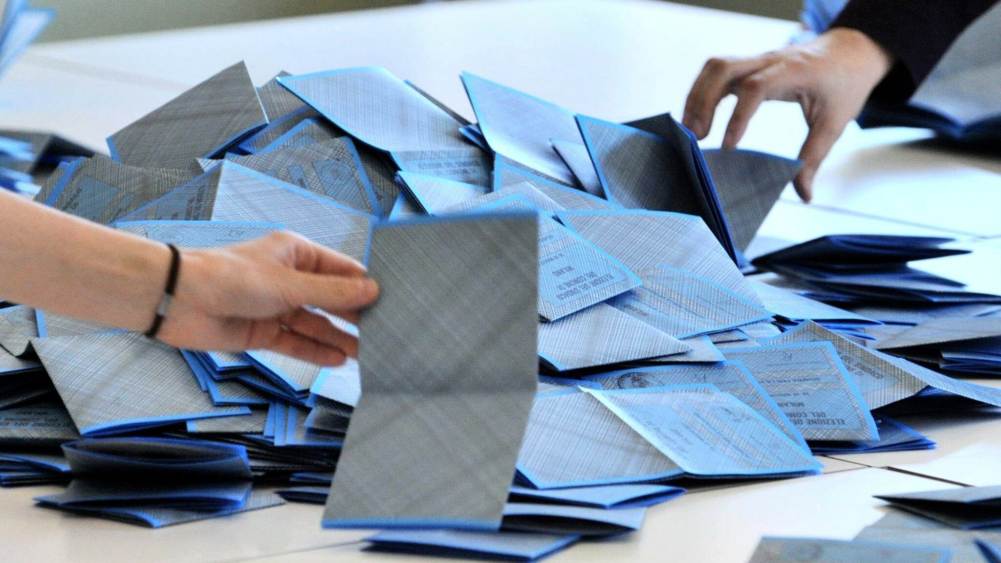 Sabato elettorale in Calabria, urne aperte in 4 Province