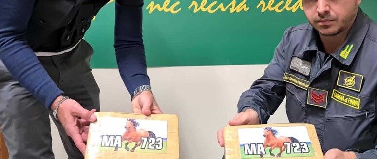 Nascondevano 45 chili di cocaina in auto, arrestati 2 corrieri della droga a Catania