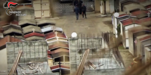 Il peschereccio in fiamme e il summit al cimitero. I precari equilibri di ‘ndrangheta tra i clan Piromalli e Molè