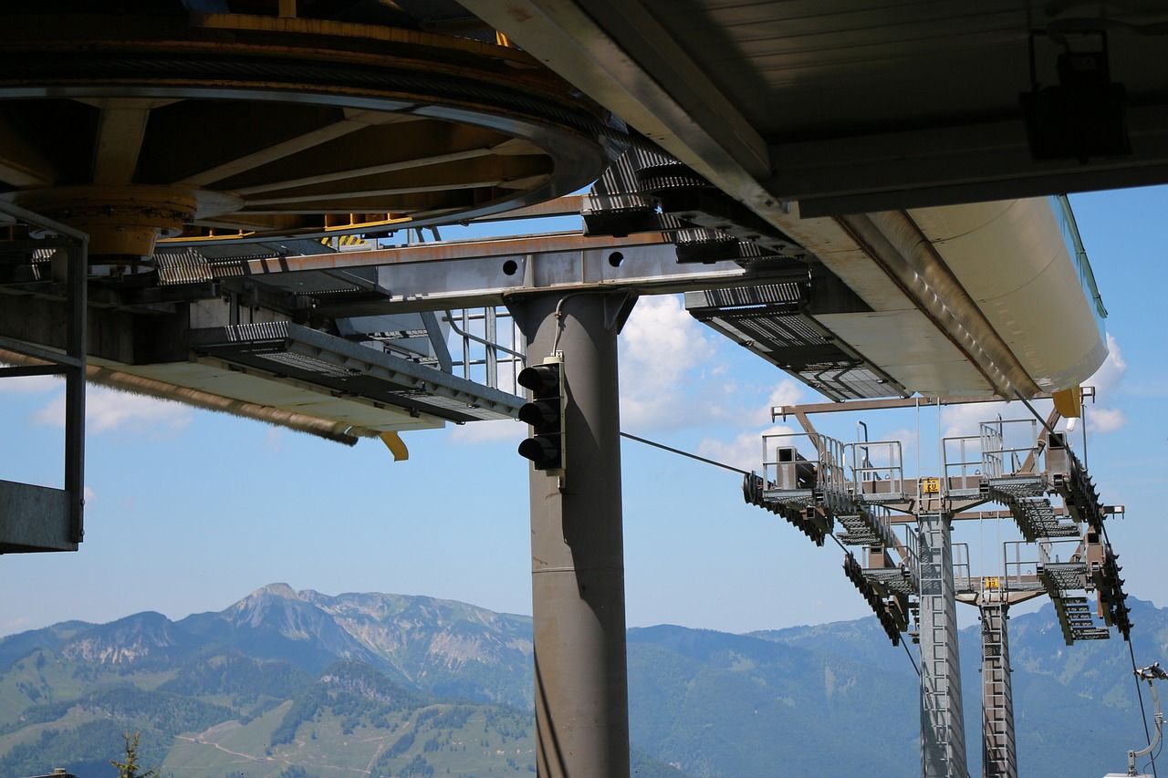 Si sgancia in partenza la cabina della funivia, terrore a bordo
