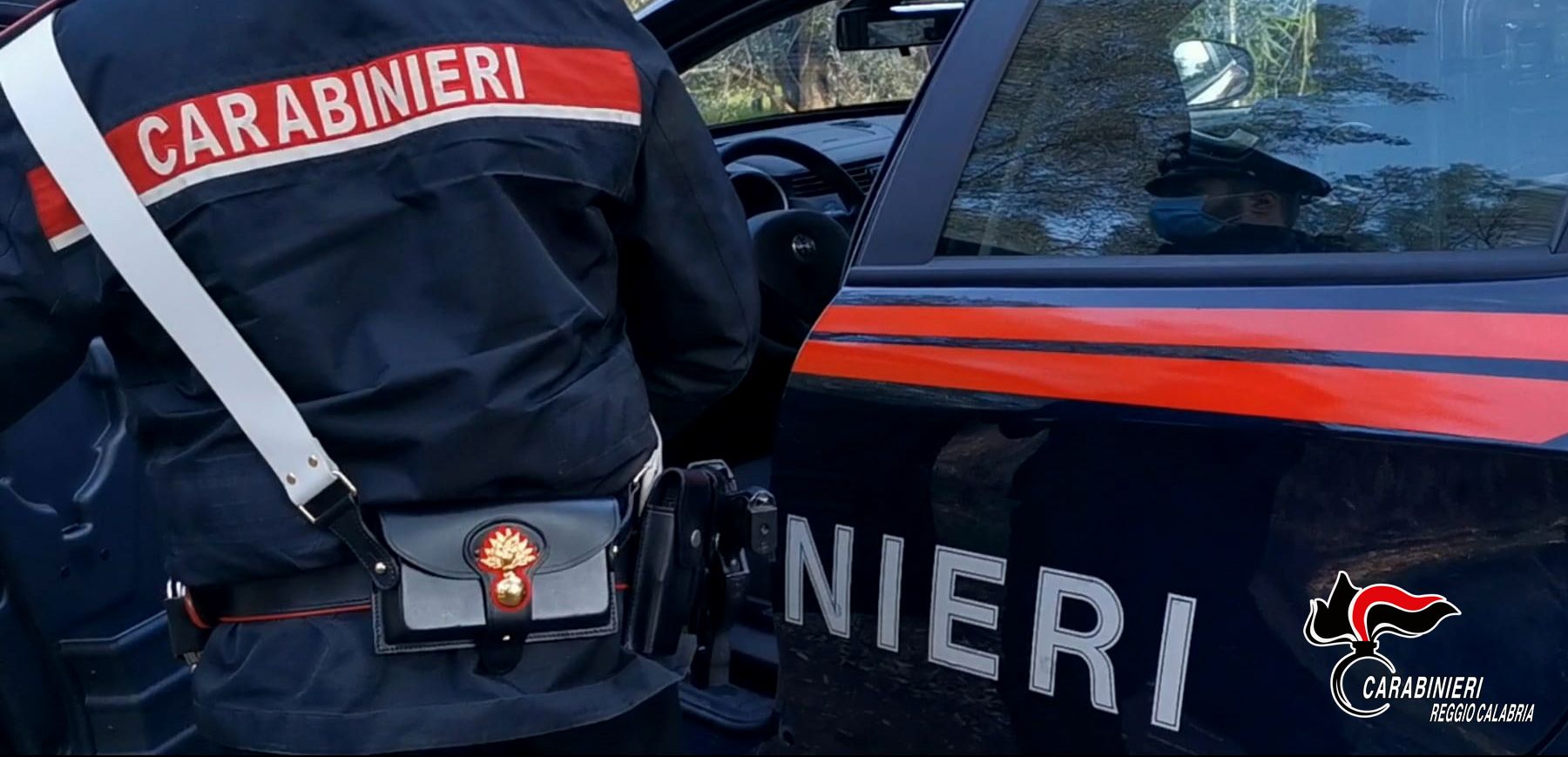 Gioiosa, spacciava coca dietro una bancarella della frutta: in manette pusher