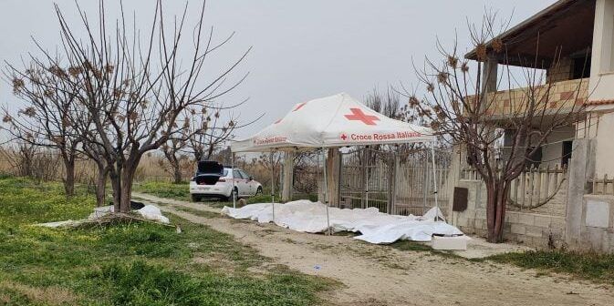 Strage di migranti, il governo: «Fermare le partenze». Le Ong: «Criminale assenza di soccorso»