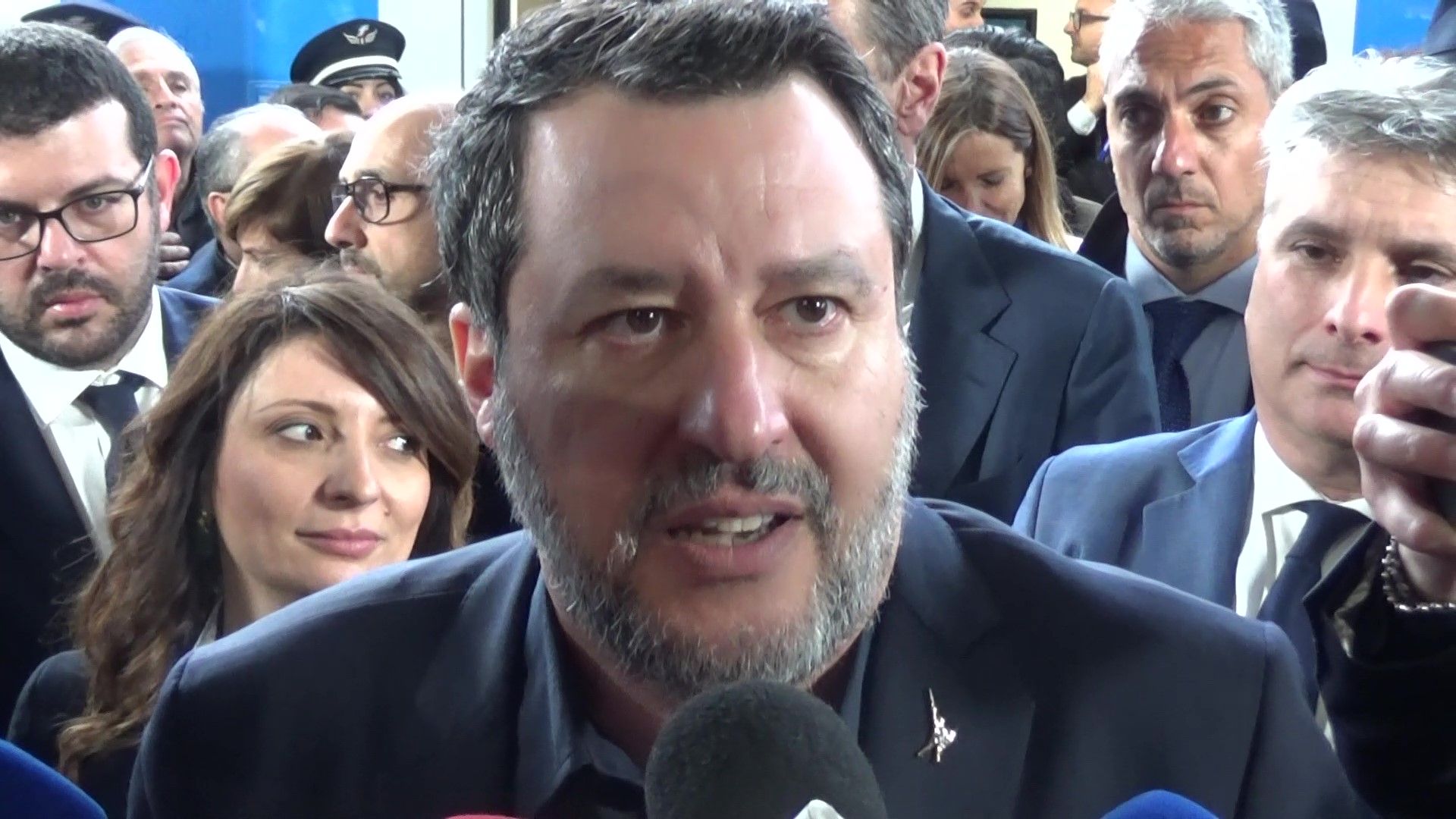 Salvini: «Con il Ponte si attraverserà lo Stretto in 10 minuti. L’autonomia differenziata? Fa bene al Sud» – VIDEO