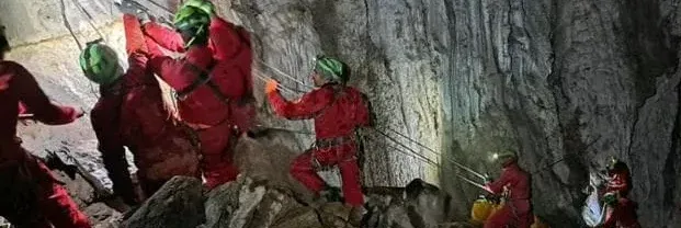 Cuneo, speleologo bloccato a 120 metri di profondità