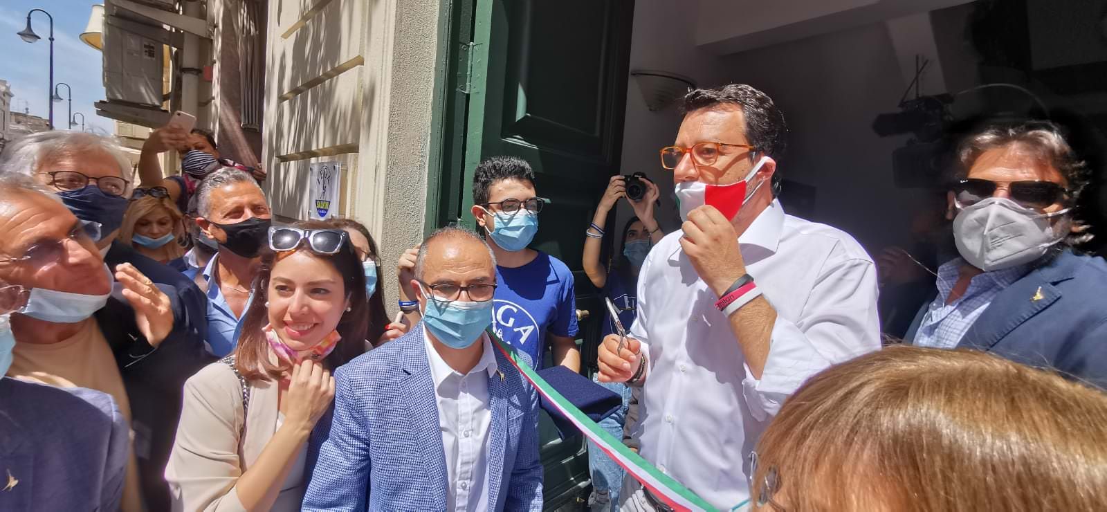 Reggio, rubata la targa della sede della Lega: individuati gli autori