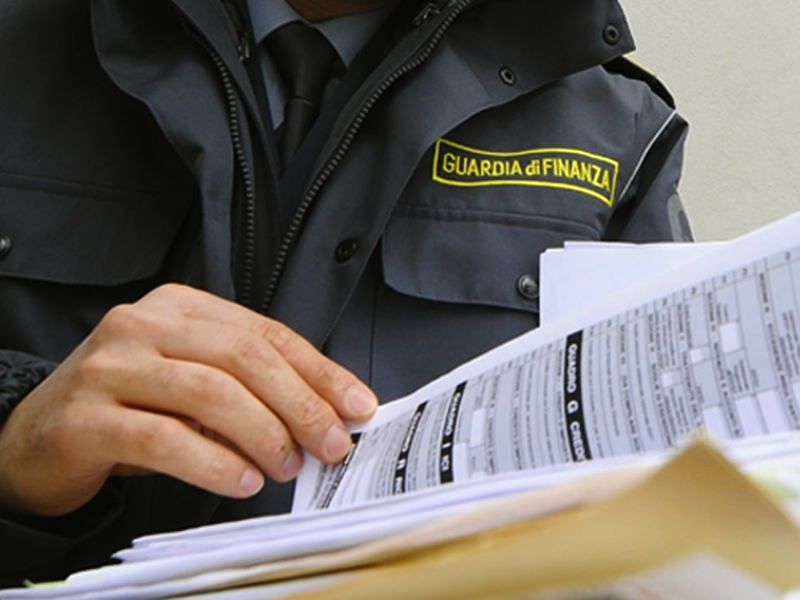 Beffa plurimilionaria al fisco, denunciato avvocato cosentino