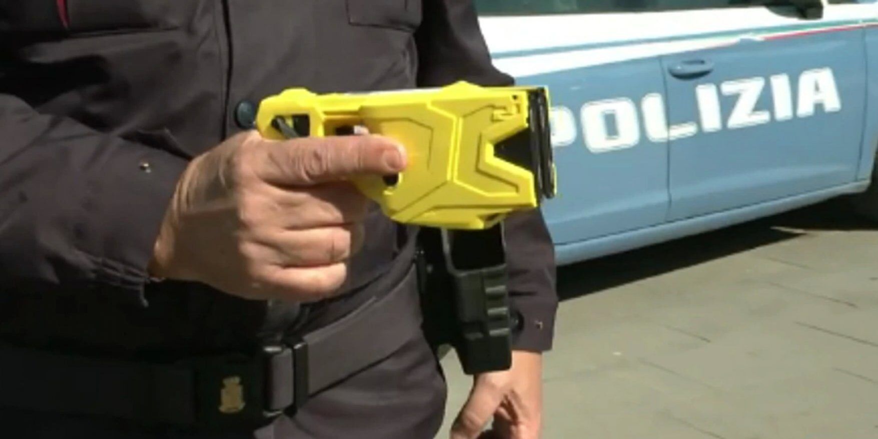 Aggredisce agenti a Vibo, immobilizzato con il taser