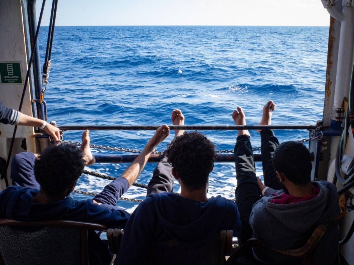 Migranti, Rise Above verso Gioia: 27 persone a bordo