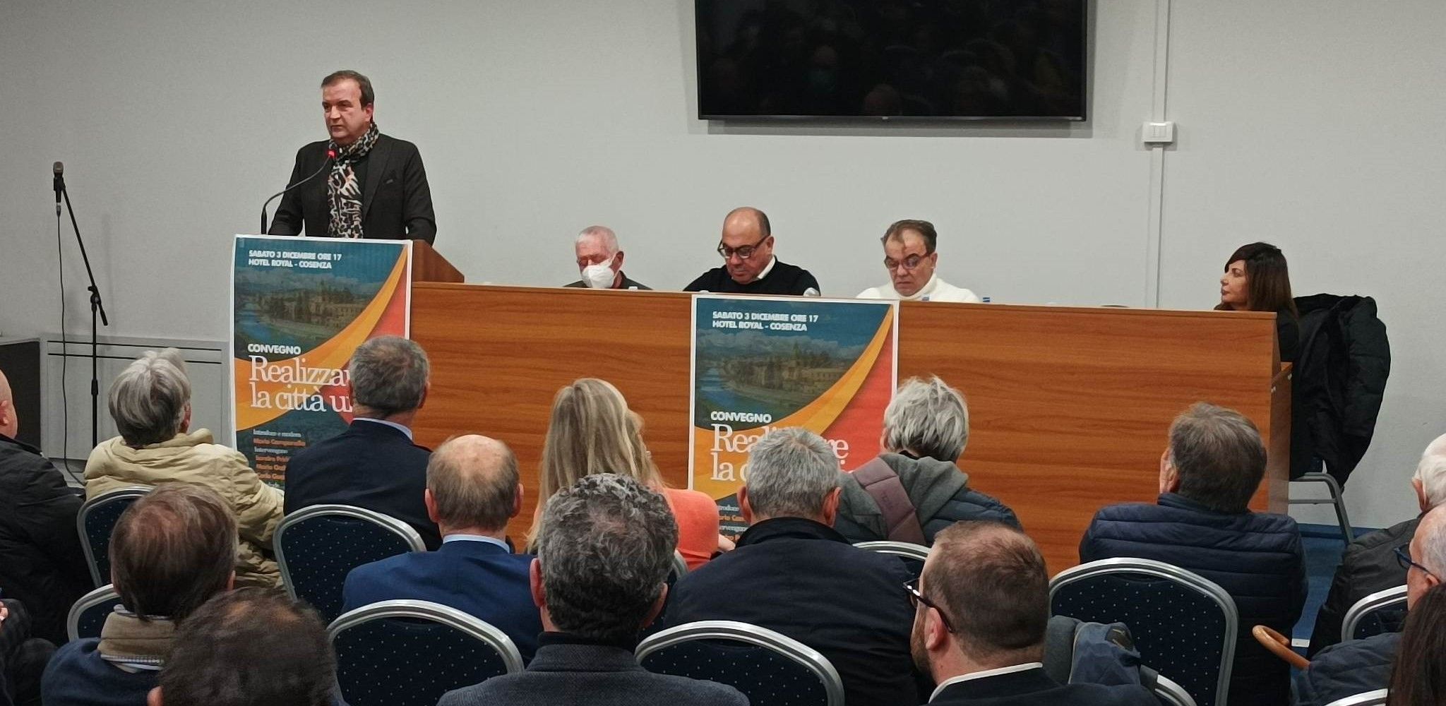 Città unica Rende-Cosenza, Loizzo: «Un sogno». Occhiuto parla di «area urbana» e Principe: «Non basta un referendum»