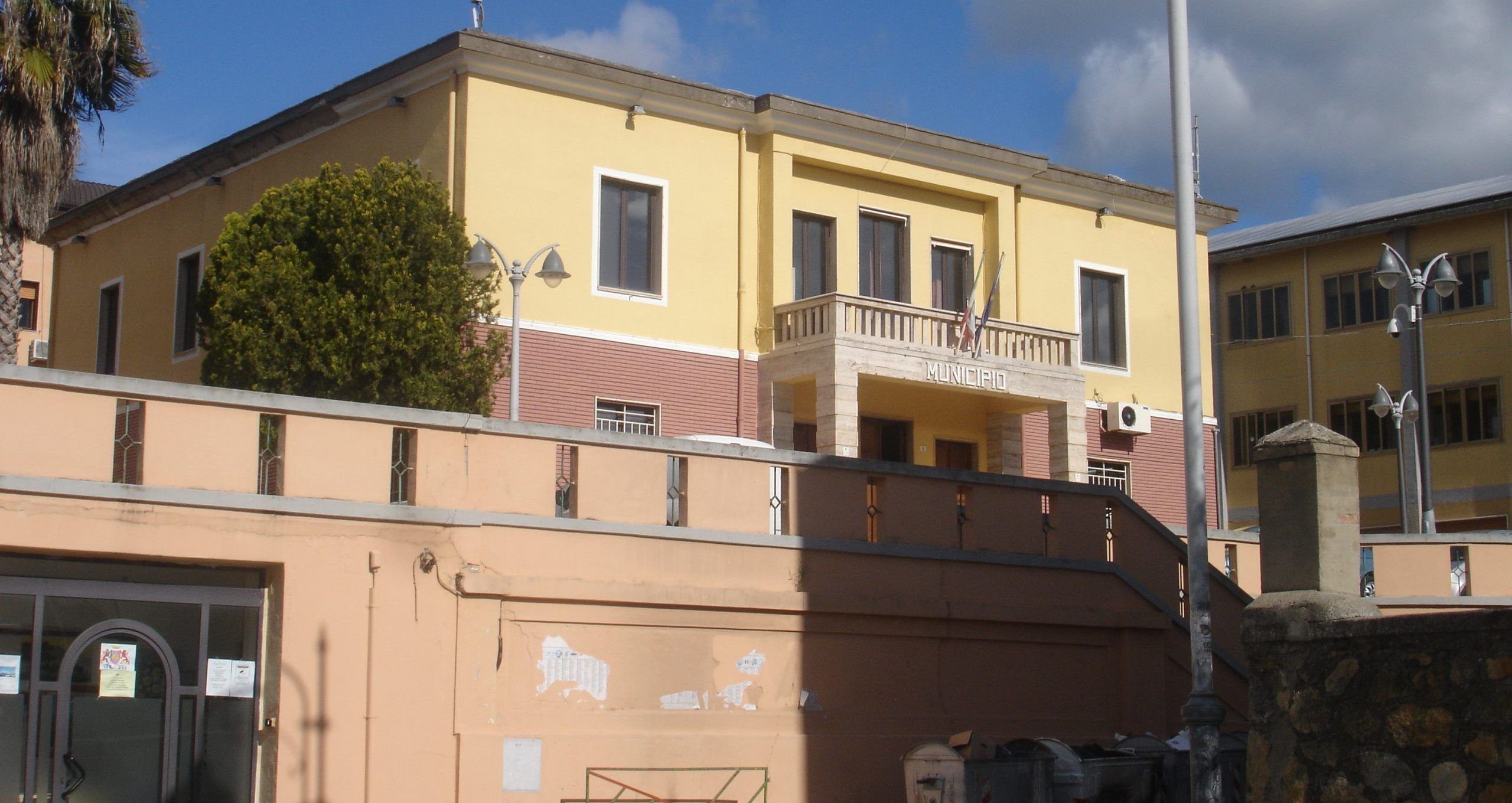 Amianto non bonificato a Cotronei, indagati il sindaco Ammirati e il suo predecessore Belcastro