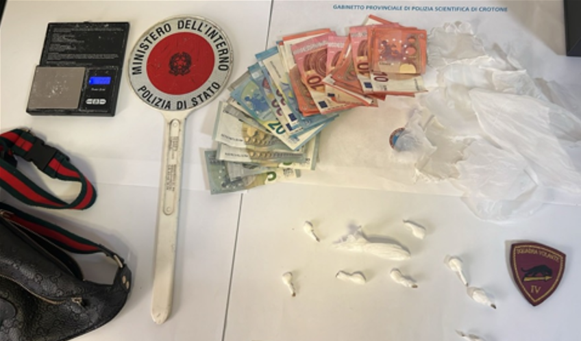 Sequestro di cocaina nel quartiere Acquabona a Crotone, arrestata una donna