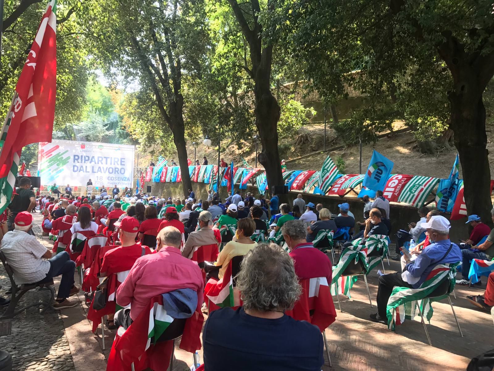 Sindacati in piazza, "Ripartire dal Lavoro". Da Cosenza l'appello al Governo