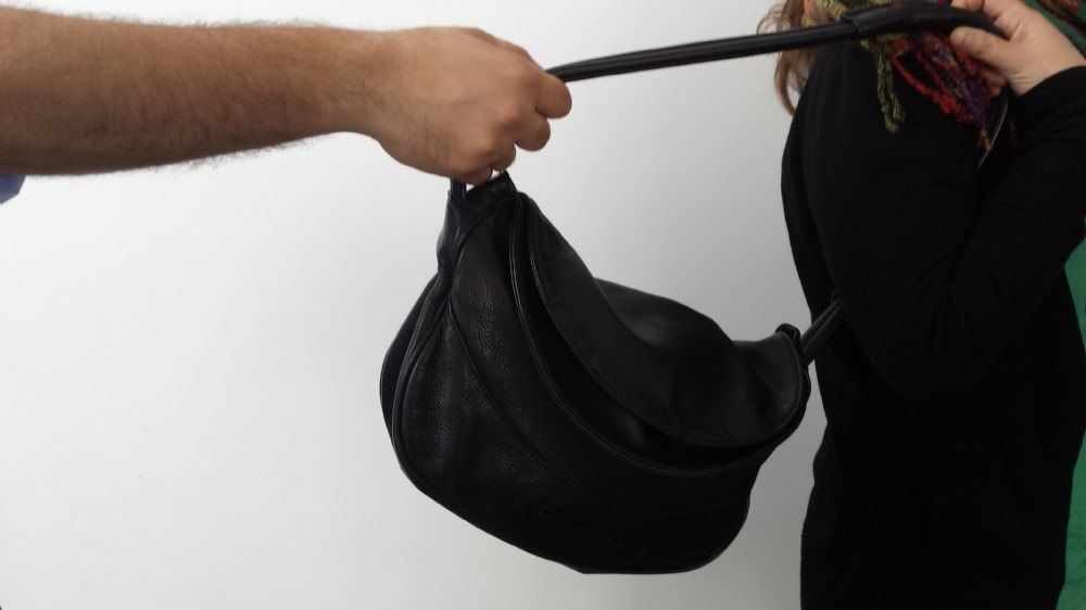 Lamezia, due donne aggredite in pieno centro