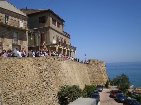 Corrado denuncia: lavori «censurabili» nella cinta muraria di Cariati