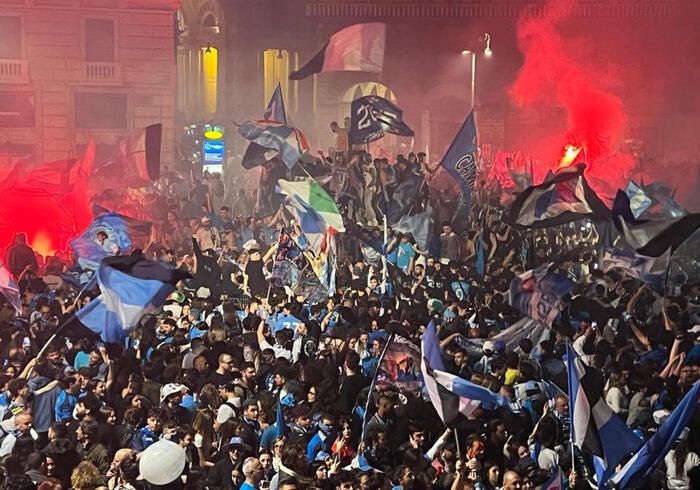 Napoli, un morto e sei feriti durante i festeggiamenti per lo Scudetto