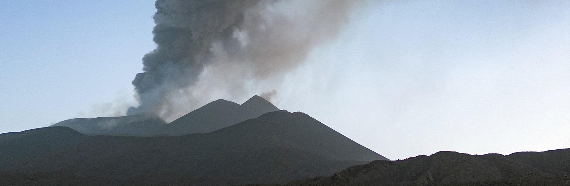 Nuova allerta rossa sull’Etna: nube di cenere alta 4 chilometri