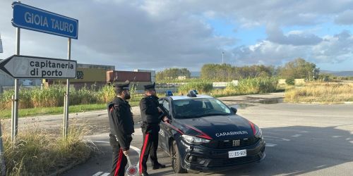 Armato di coltello tenta una rapina all'ufficio postale, arrestato un uomo a Gioia Tauro