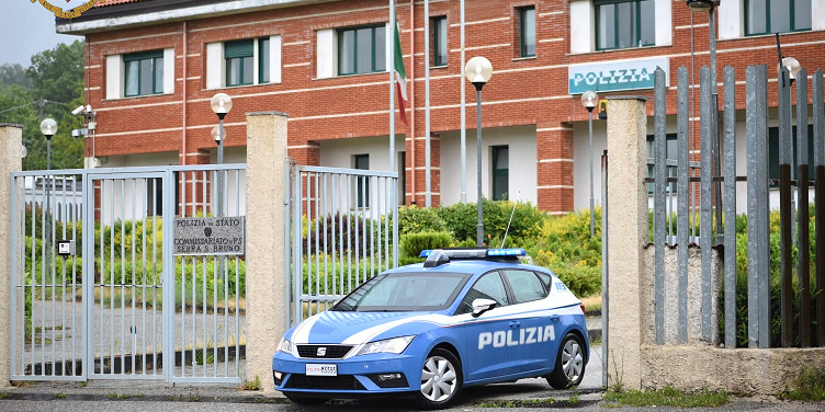 Tenta il suicidio e poi prova a colpire con un coltello i poliziotti intervenuti per salvarlo, arrestato un uomo nel Vibonese