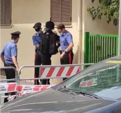 Amantea, il Comune chiede di spostare i migranti. Scoppia la protesta alla “Ninfa Marina” – VIDEO E FOTO