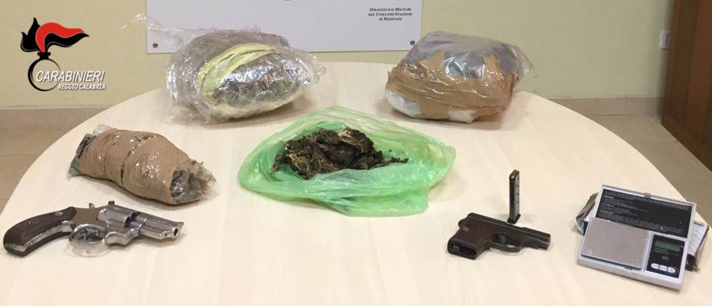 Armi e droga a Rizziconi, in carcere un'intera famiglia