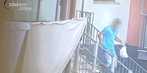 Sgominata piazza di spaccio nel Catanese, 10 misure cautelari
