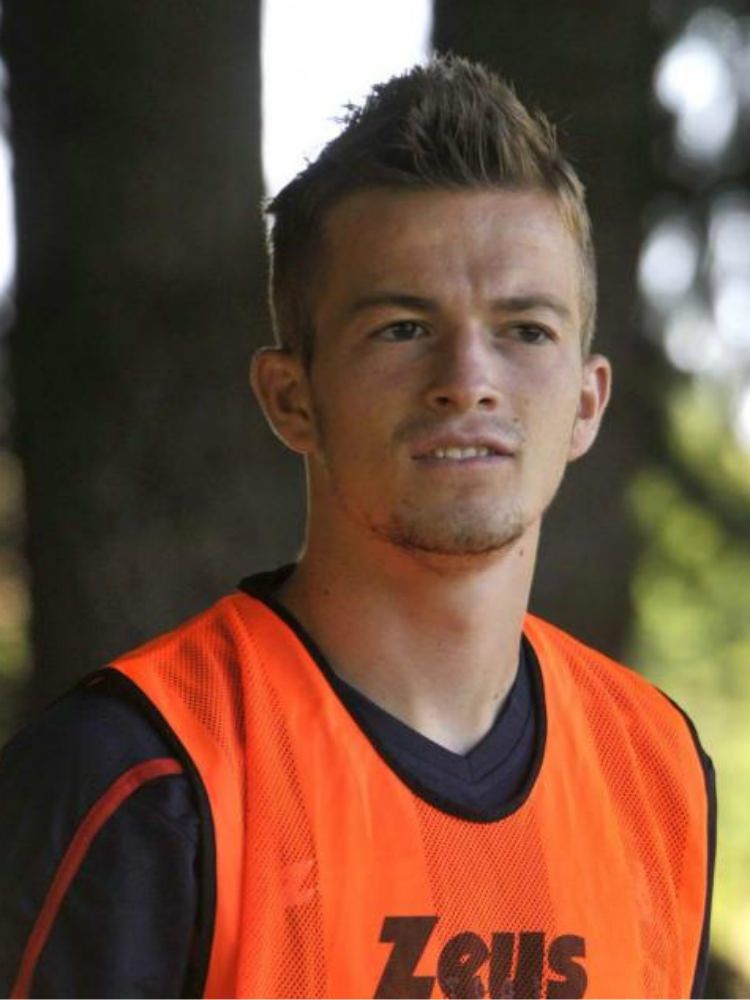 Crotone, goleada alla squadra dei calciatori disoccupati