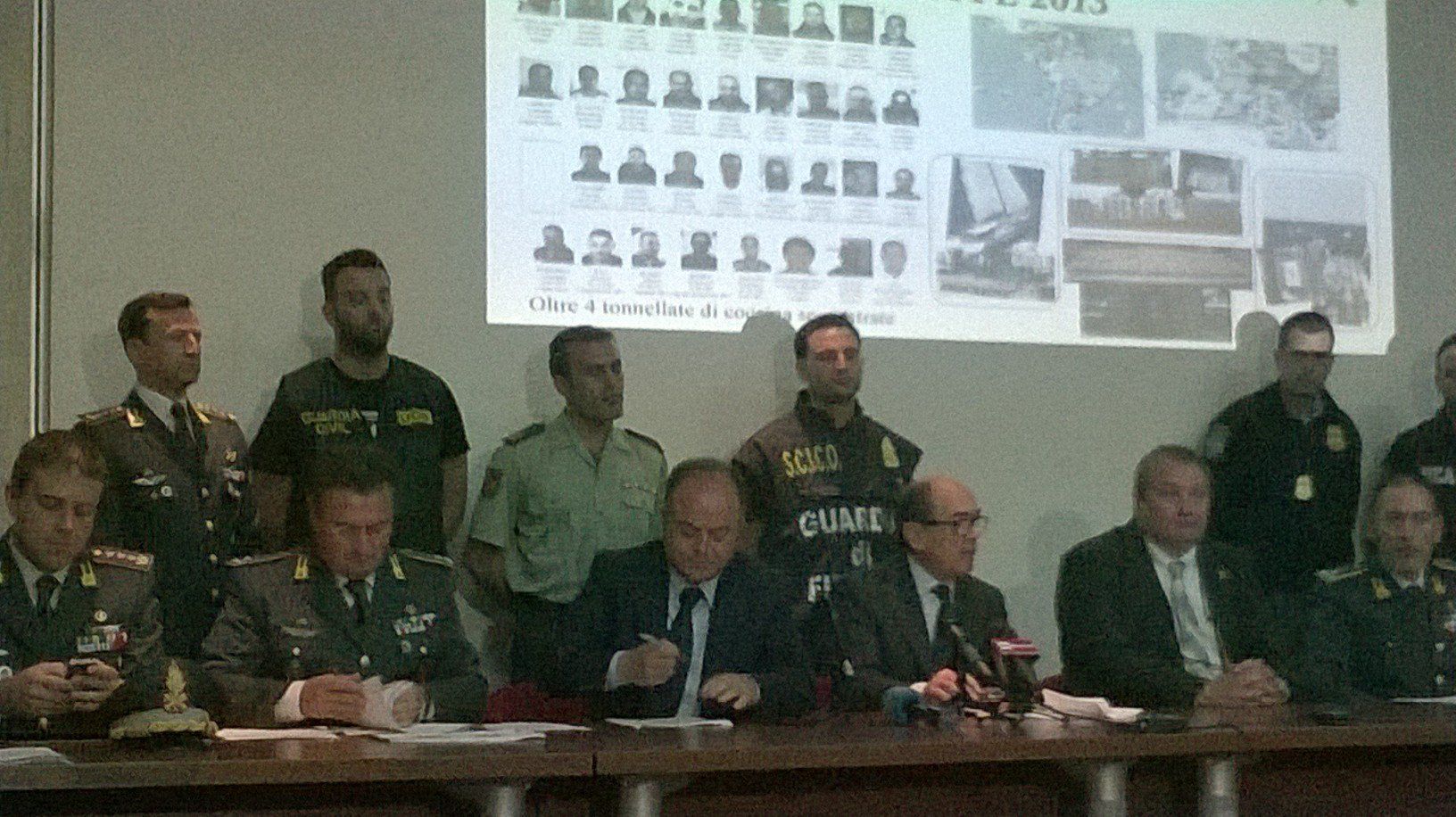 SANTA FE | Gli ordini degli Alvaro arrivano in chat