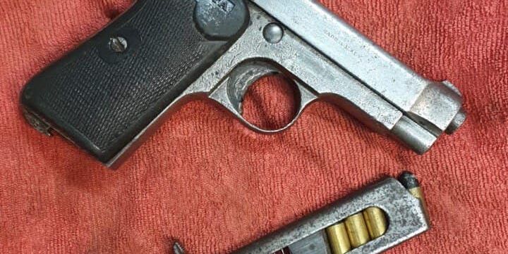 In viaggio con una 7,65 clandestina, in manette 65enne