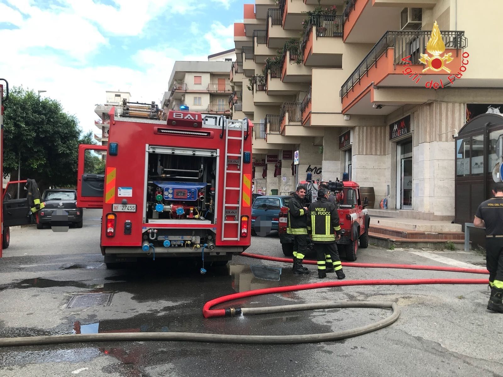 Soverato, incendio devasta ristorante “Ferru & Focu” – VIDEO