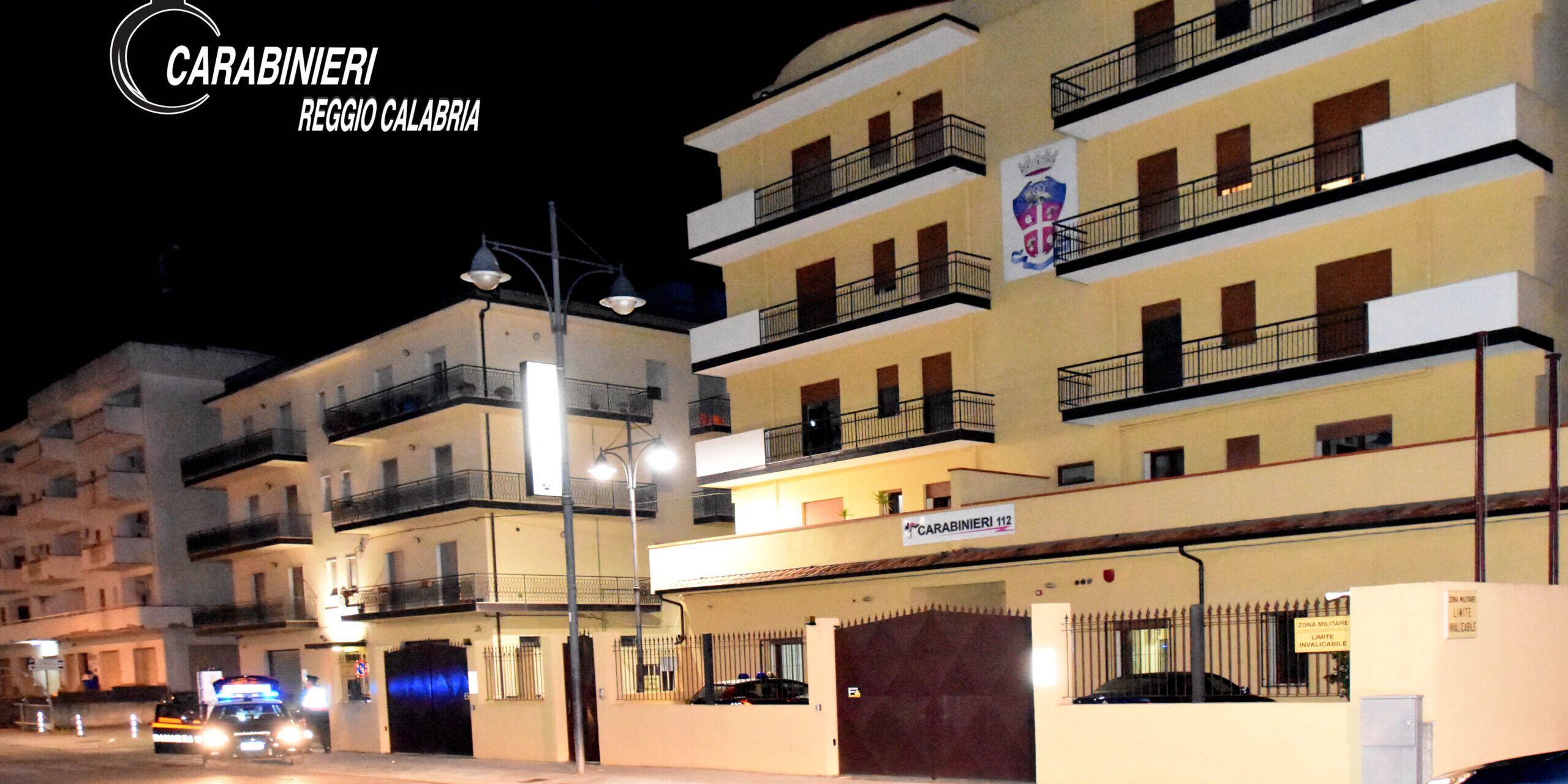 Minaccia di farsi esplodere in un palazzo a Reggio, salvato dai carabinieri