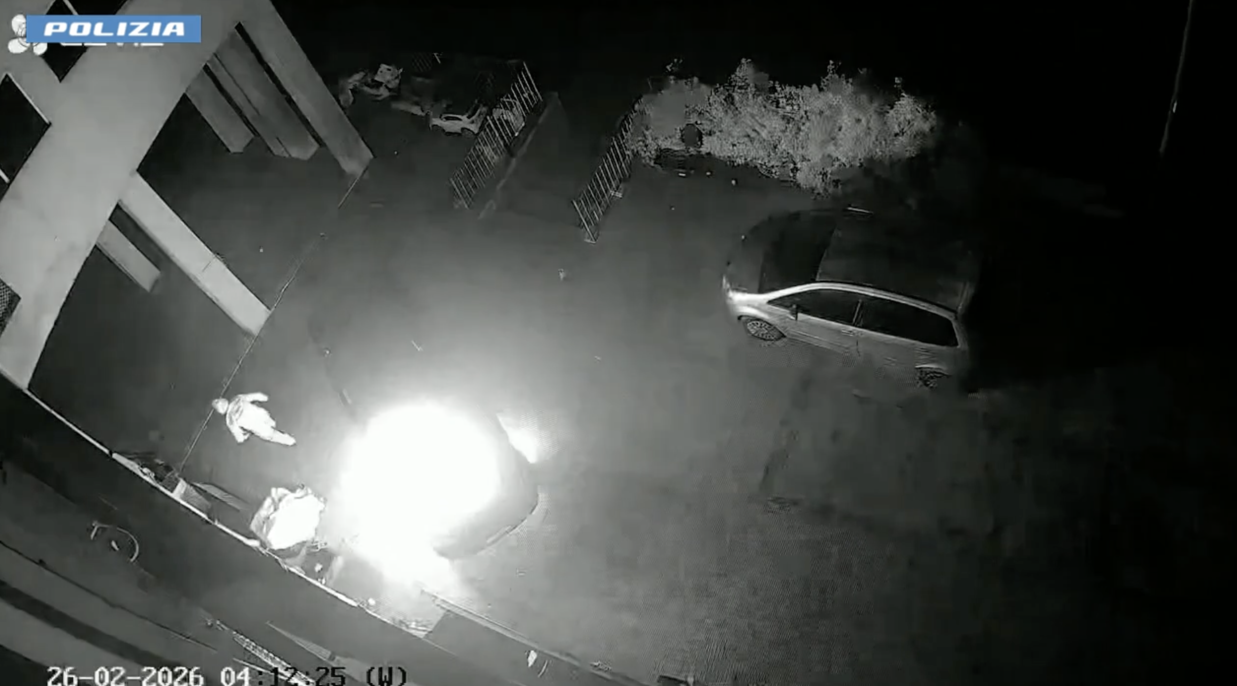 Incendia un’auto a Palmi ma viene incastrato dalle telecamere: arrestato 56enne – VIDEO