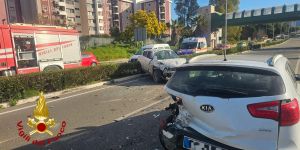 Scontro tra due veicoli a Crotone, un ferito – FOTO