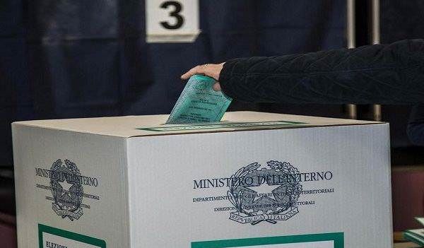 I dialoghi che scottano tra politici e uomini dei clan di Vibo