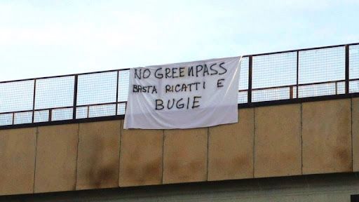 No green pass, sit-in a Reggio Calabria. «Umilia i lavoratori»