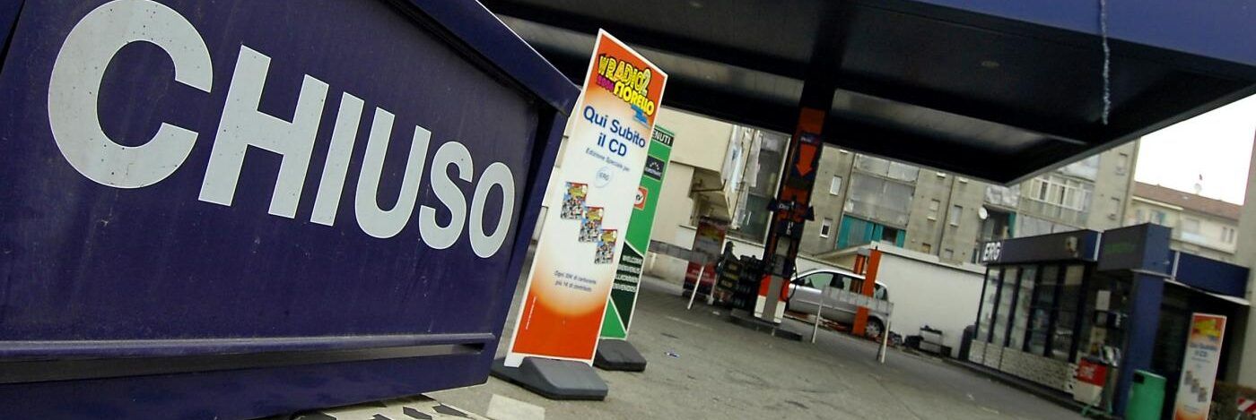 Benzinai in sciopero per due giorni: «Basta fango su di noi»