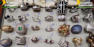 Era un sedicente promotore finanziario: la GdF gli confisca un “tesoro” da oltre 2 milioni di euro – VIDEO