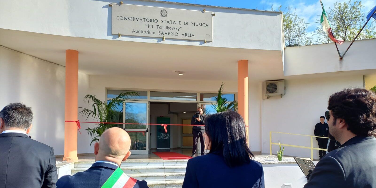 Auditorium del “Tchaikovsky” intitolato a Saverio Arlia, il figlio: «Giusto ricordare per migliorare il nostro futuro»