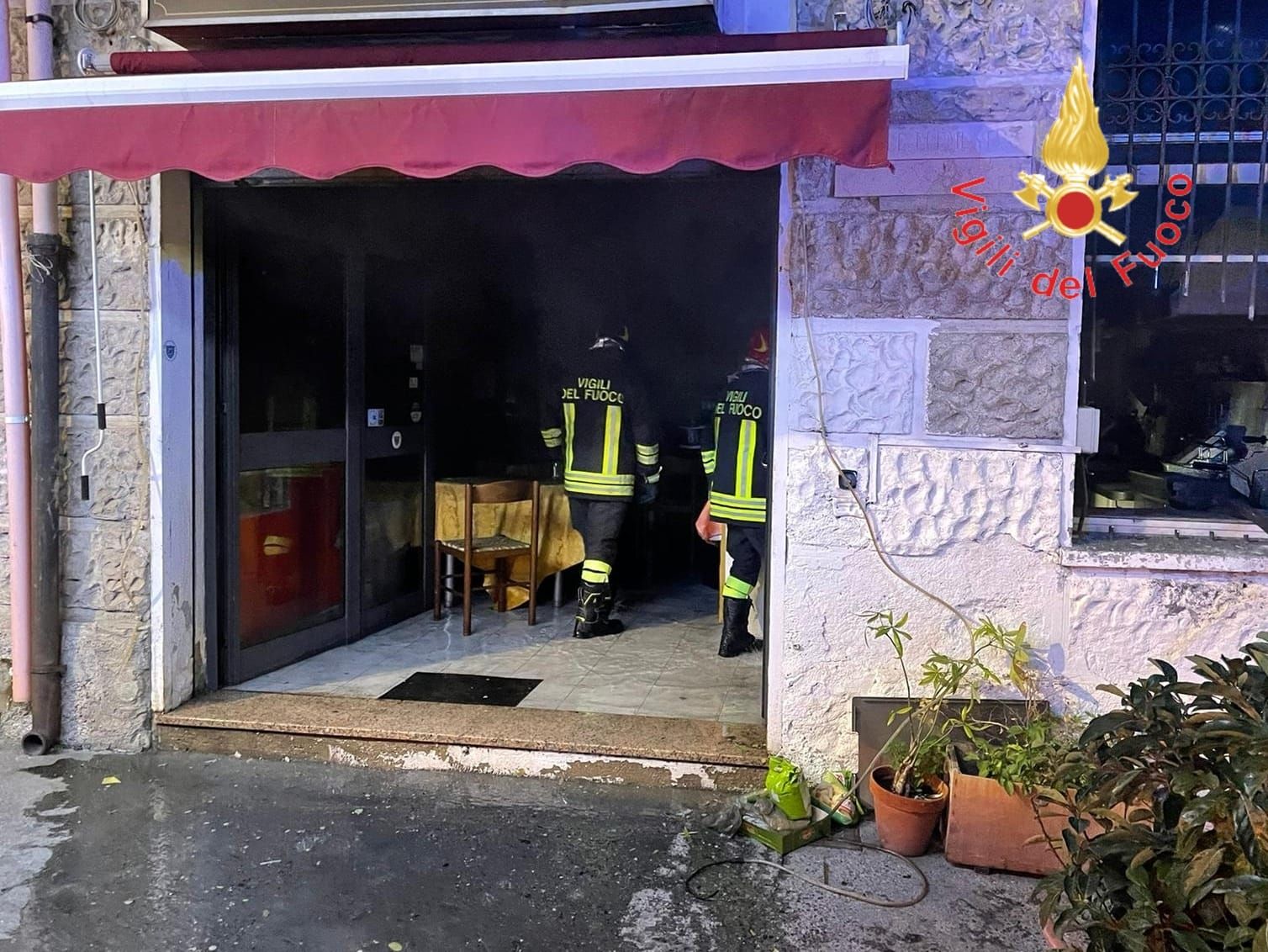 Incendio in una pizzeria a Catanzaro – FOTO