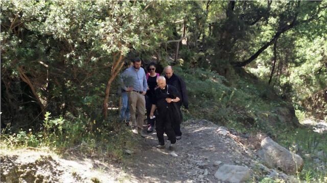 Monsignor Bertolone in visita alle “Valli Cupe”