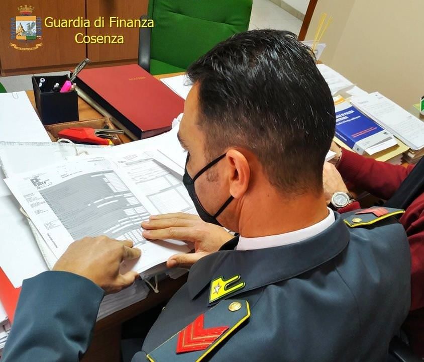 Frode fiscale, la Guardia di Finanza smaschera concessionaria di auto di lusso