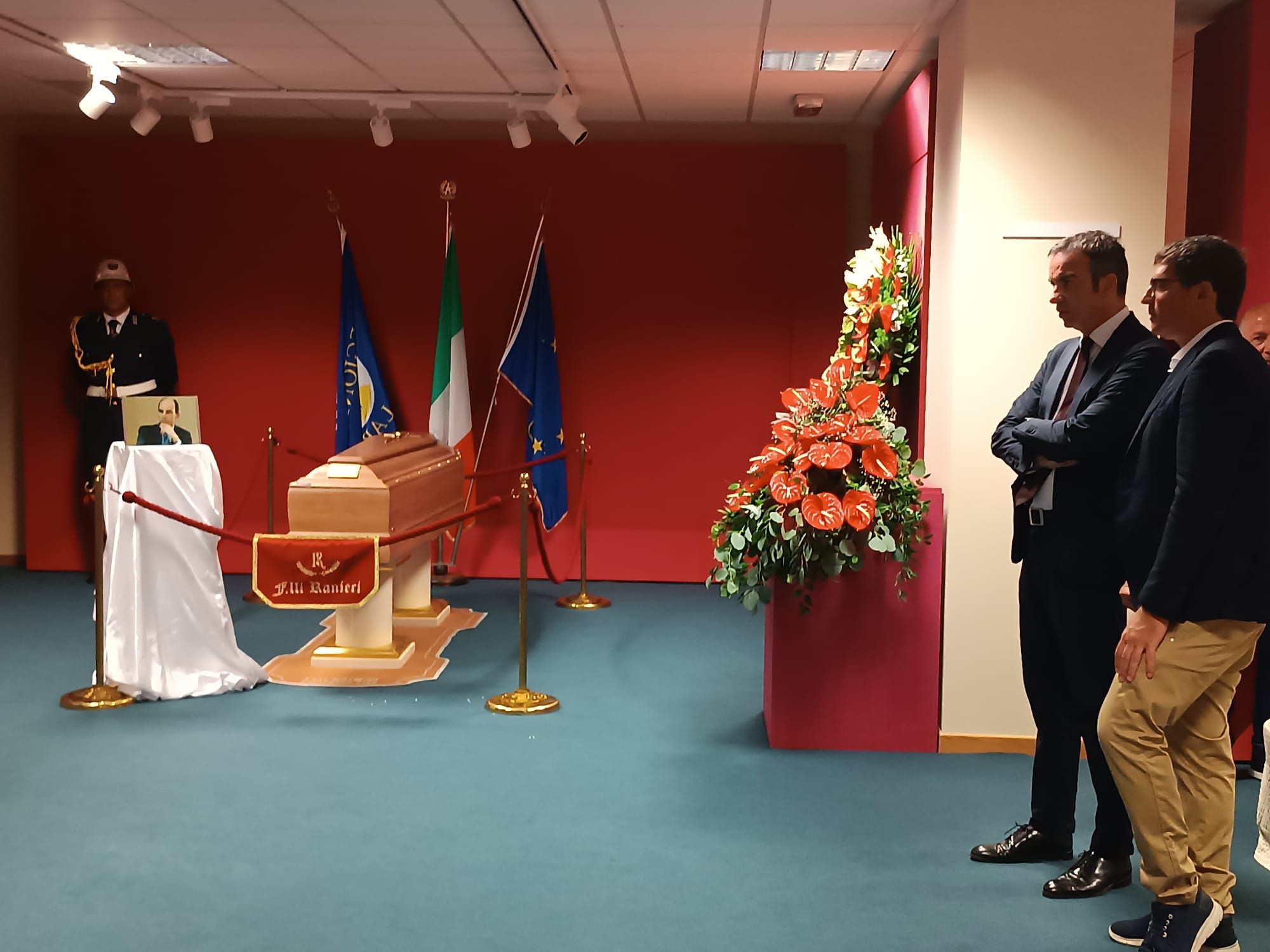 L’ultimo abbraccio della Calabria a Profiti, commozione alla Cittadella – FOTO