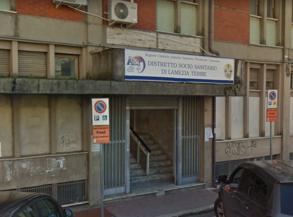 Coronavirus, il "cortocircuito" tra Asp e Regione per i tamponi a chi arriva in Calabria