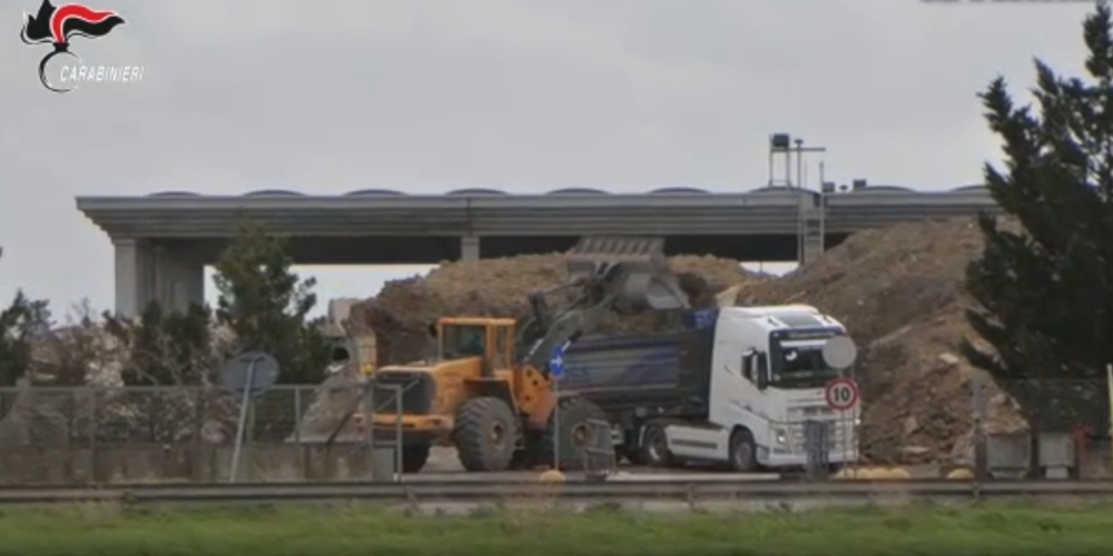 «I soggetti privi di scrupoli nella gestione abusiva dei rifiuti» e «le promesse a dirigenti e politici»