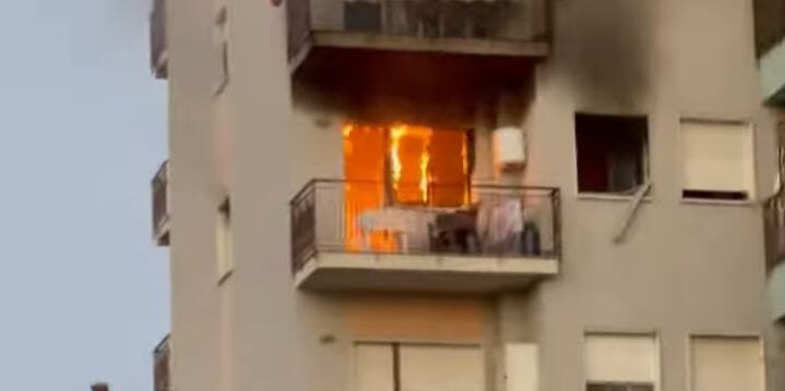 Palazzina in fiamme a Bianco, muore una 76enne