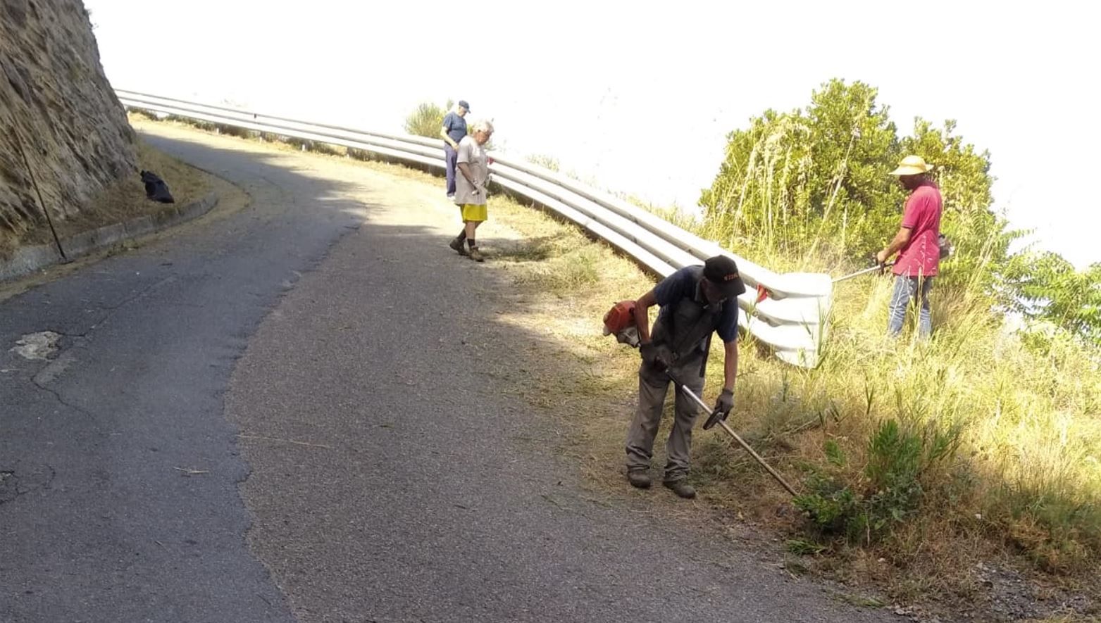 Amantea, volontari all’opera per ripulire una contrada