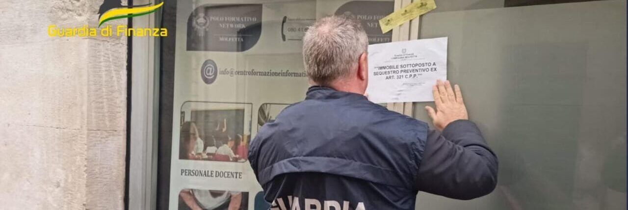 Vendeva falsi diplomi per i concorsi pubblici, uomo arrestato nel Barese