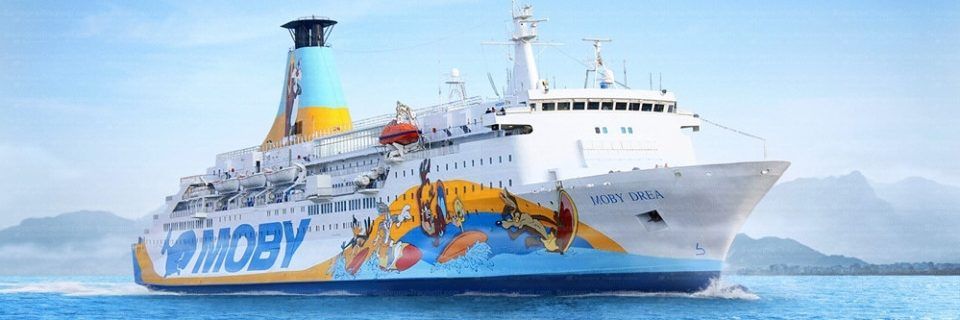 Il “tour” della nave carica di amianto: tappa a Taranto causa maltempo