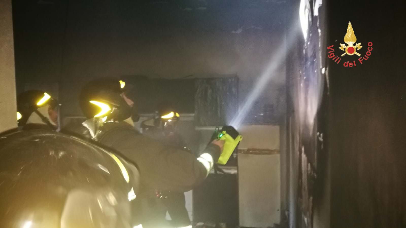 Catanzaro, incendio all'interno di un appartamento – VIDEO